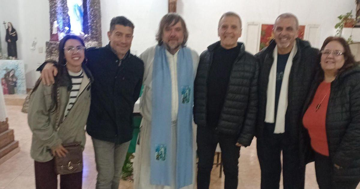 La delegación de Olímpico fue recibida por el padre José Pepe Di Paola en la Iglesia de Lourdes