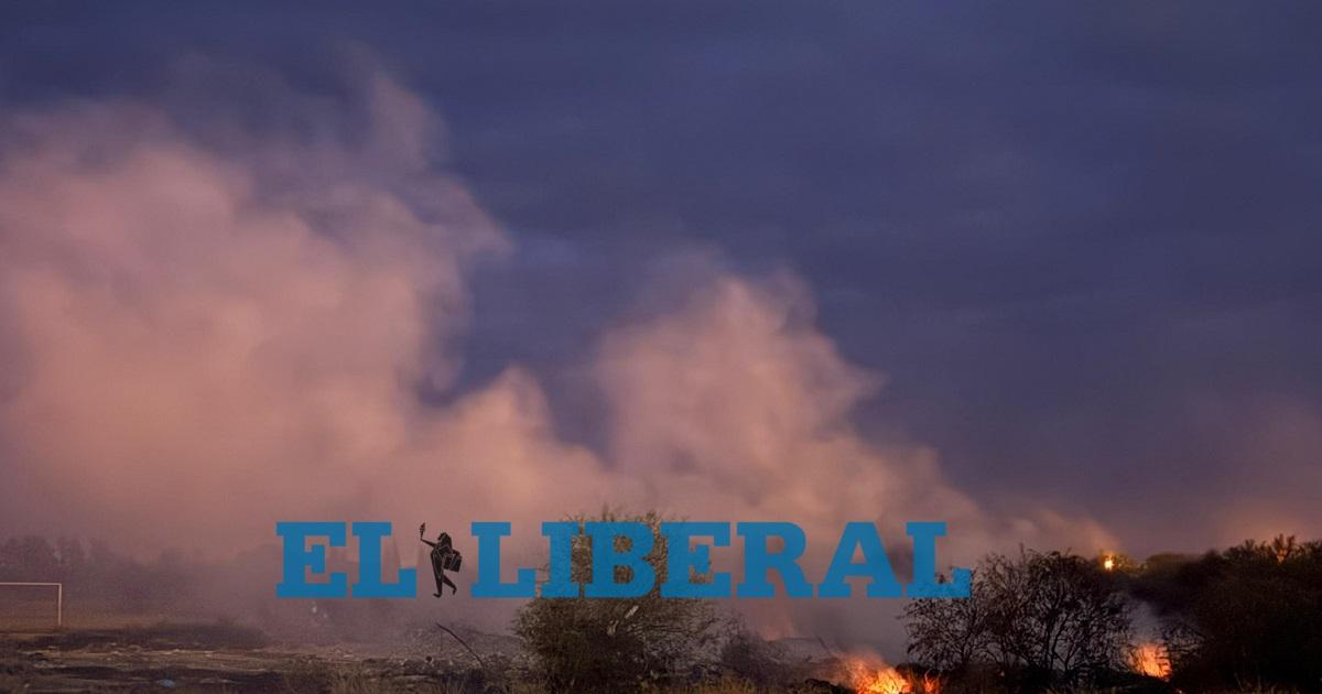 Grave incendio en La Banda por quema de basurales- vecinos afectados por el humo 