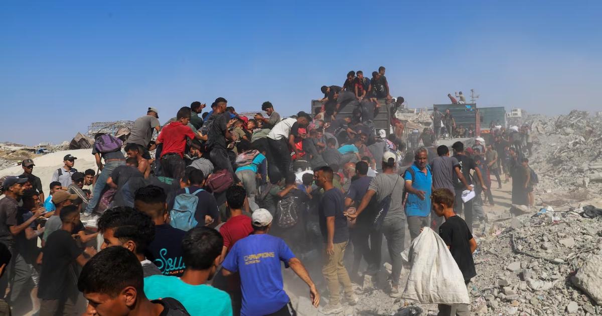 Hambre y desesperación en Gaza- 20 muertos por un camión volcado con comida