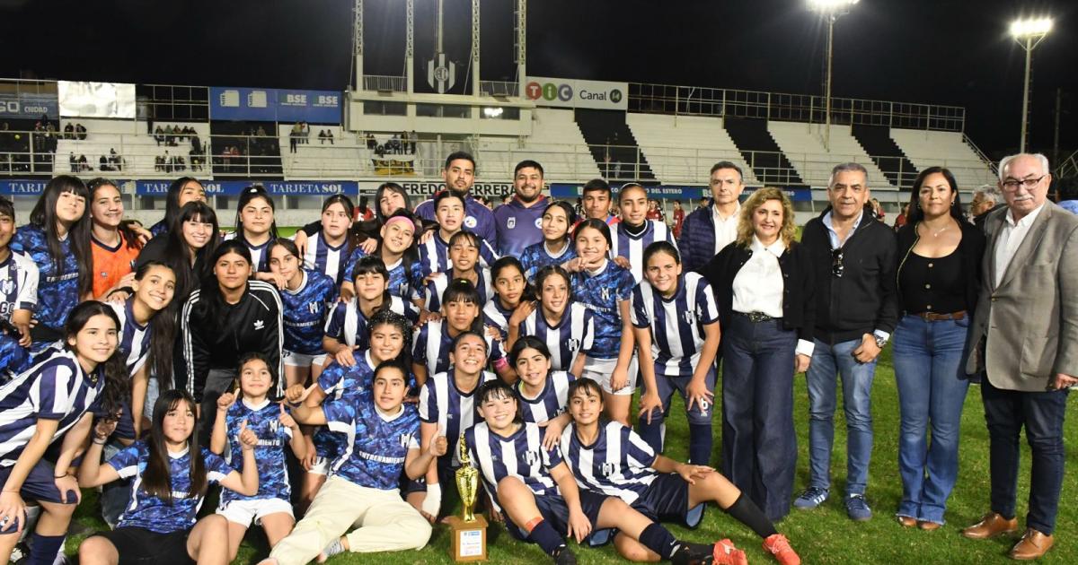 Fuentes destacó el crecimiento del Ftbol Femenino en Santiago