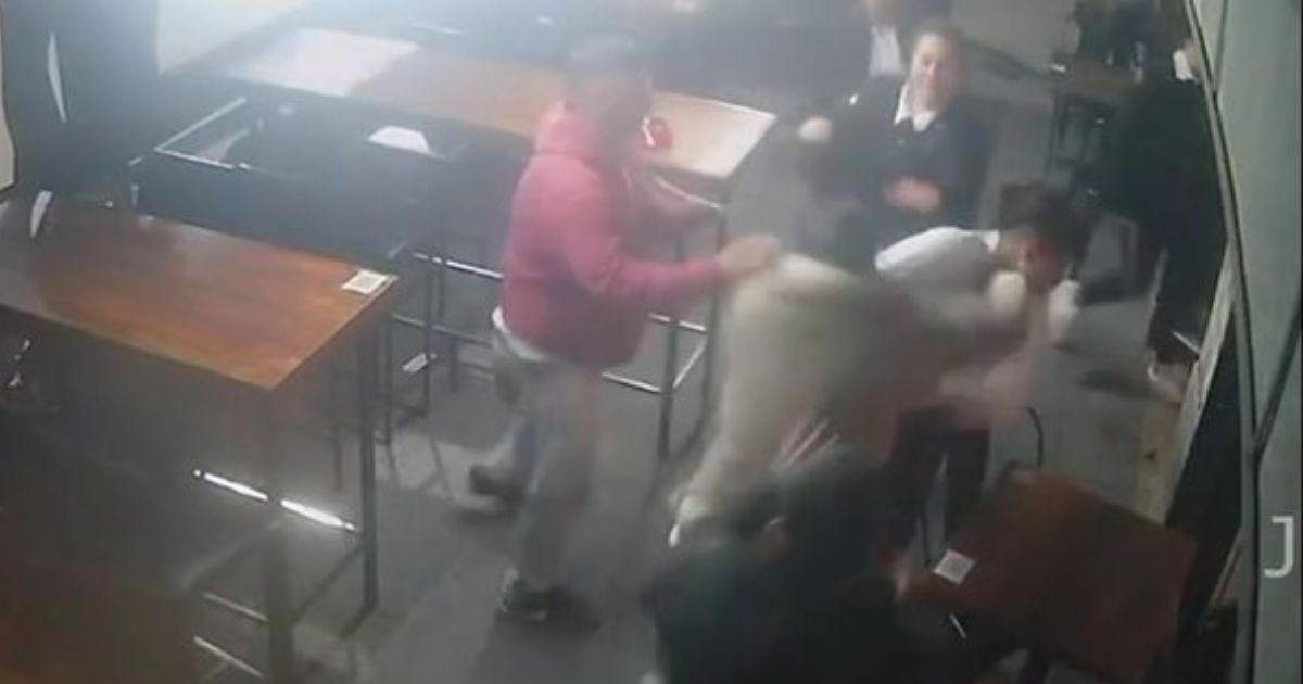 Una de las víctimas relató que tiene una lesión en la rodilla y que su compañera quedó con lesiones en la cara porque fueron dos piñas tremendas