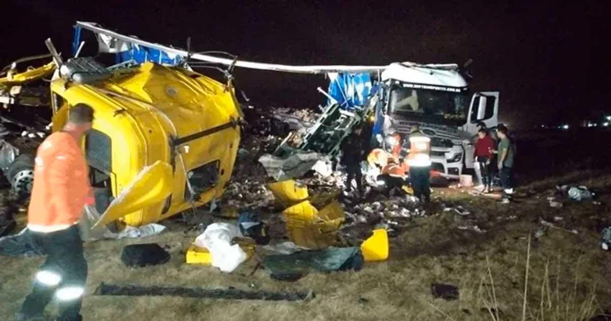 Los camiones sufrieron considerables daños materiales