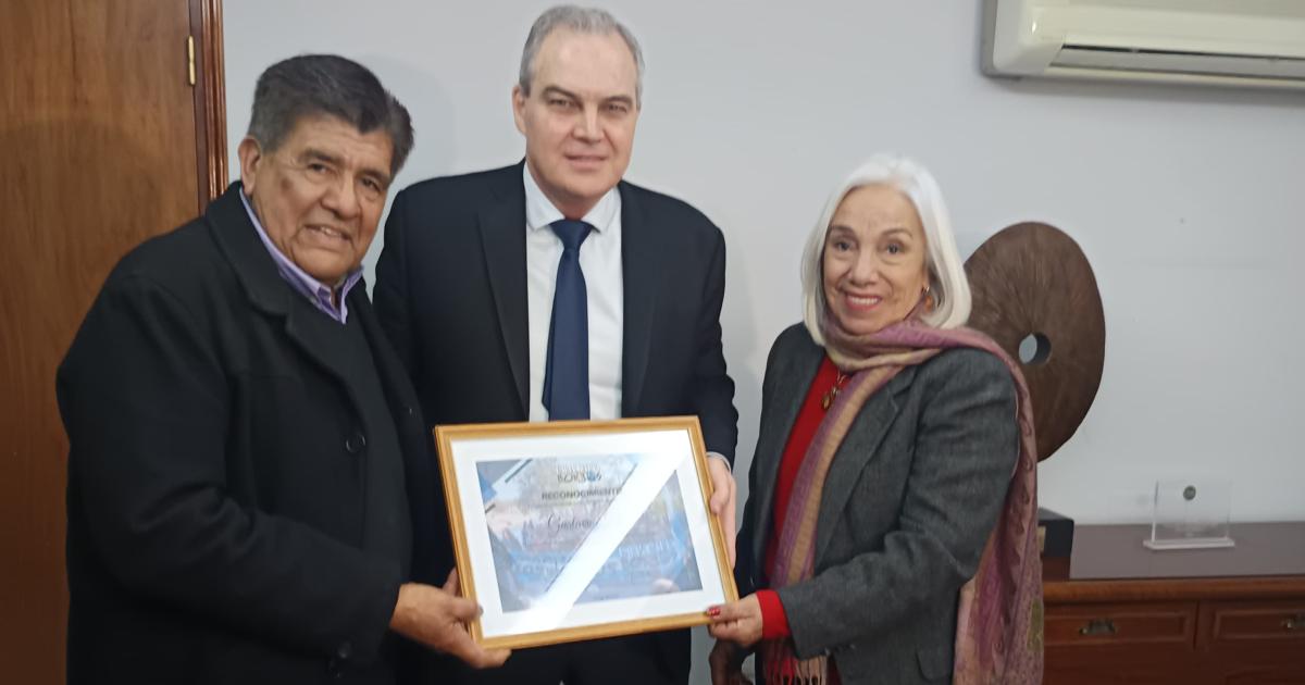 Marcha de los Bombos 2025- Gustavo Ick distinguido por su compromiso con la cultura popular