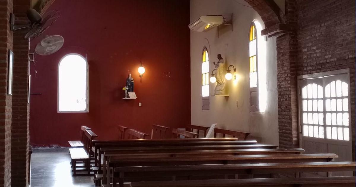 Los delincuentes se llevaron la alcancía y unos equipos de audio