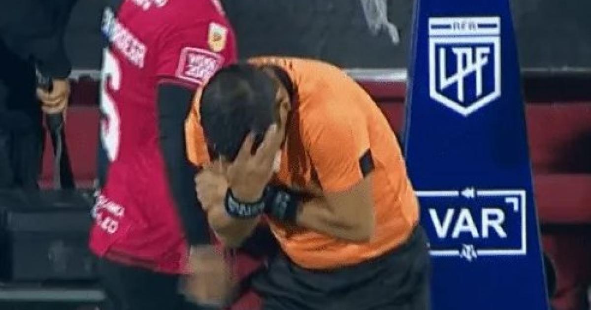 VIDEOS- Poleacutemico y violento primer tiempo en Rosario