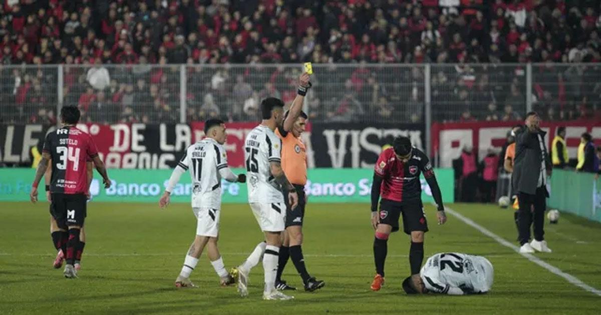 POLEacuteMICA- Fuerte entrada de Banega que no revisoacute el VAR