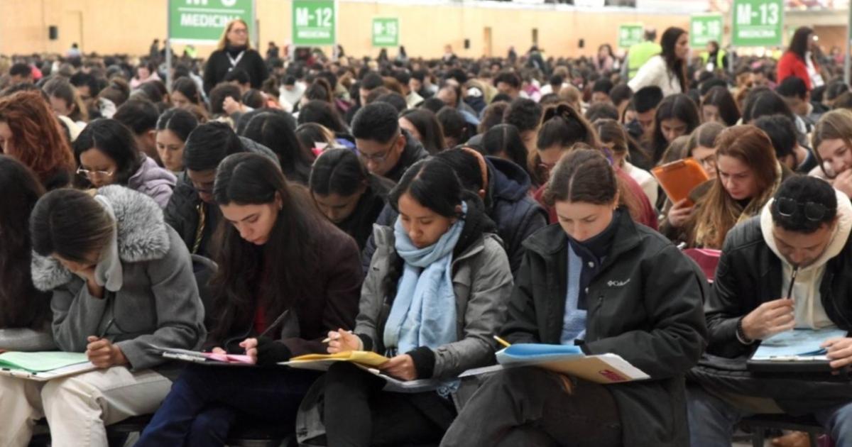 El Gobierno prepara la deportación de 109 extranjeros por rendir examen de residencia sin aviso a Migraciones