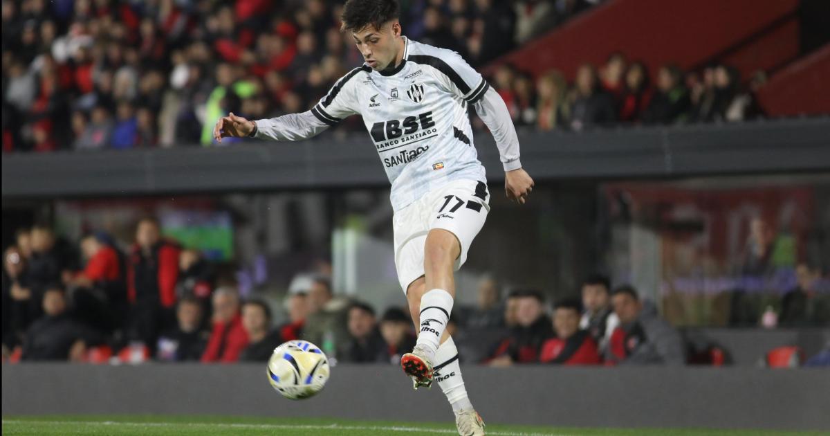 Central Coacuterdoba reaccionoacute raacutepido y empatoacute con Newells 