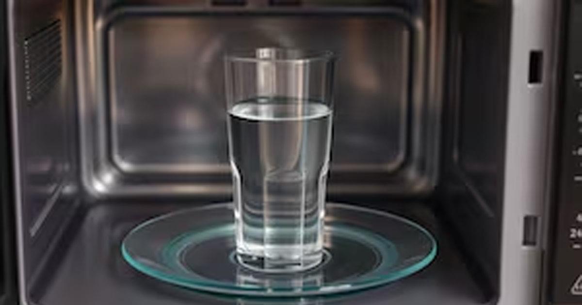 Un chico de 9 antildeos grave despueacutes de que su hermano le tirara agua hirviendo para un reto viral