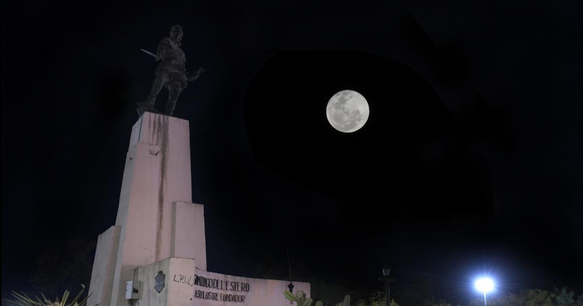 Luna llena santiagueña- un fenómeno para contemplar sobre el río y la ciudad (Créditos El Liberal José Luis Pérez)