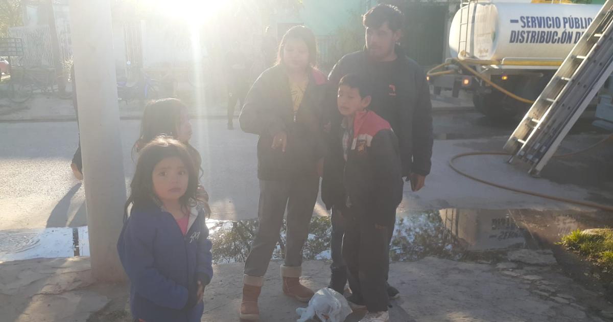 IMAacuteGENES- Un gran incendio causoacute severos dantildeos materiales 