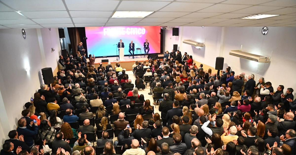 Los 26 partidos del frente brindaron su respaldo a la fórmula