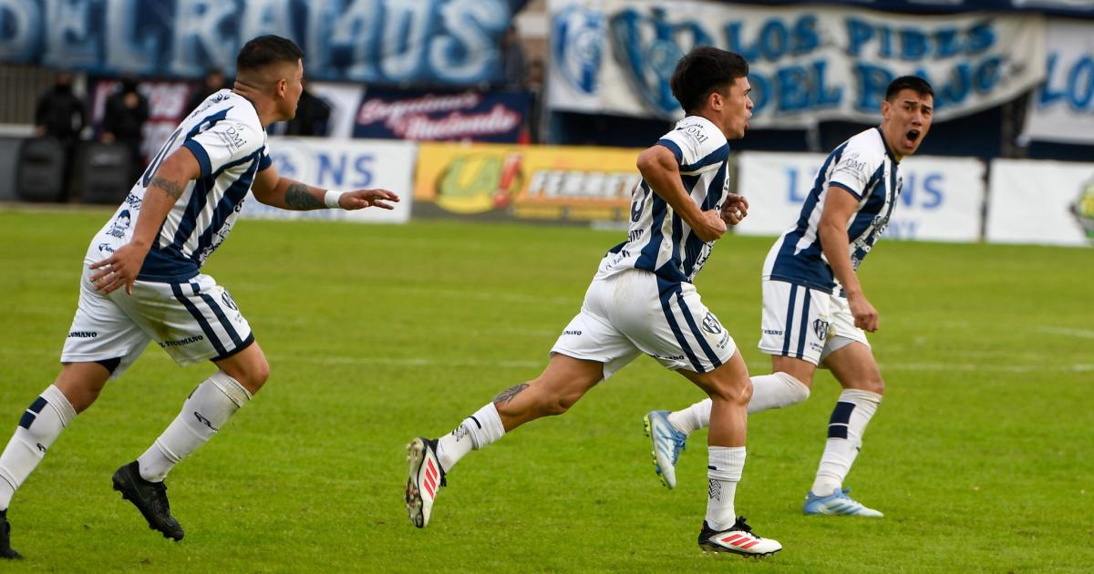 Sarmiento quiere volver al triunfo y trepar a la punta