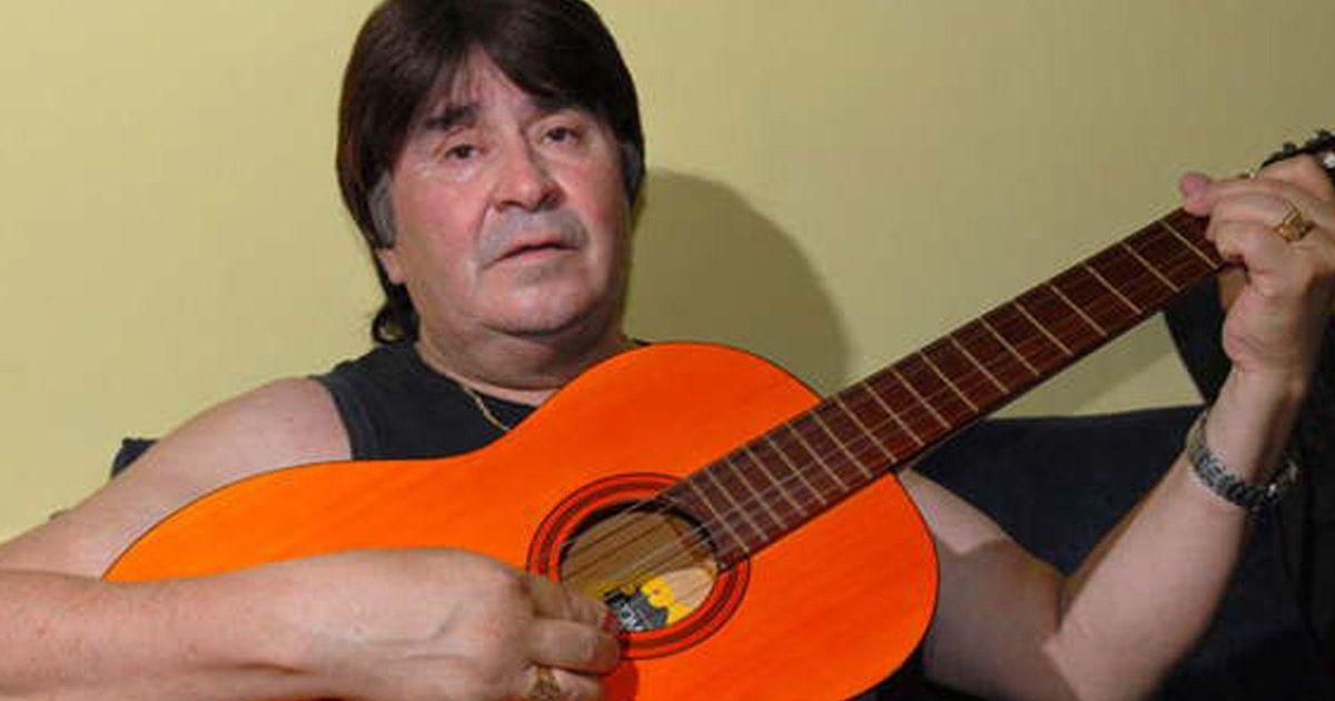 Johnny Mendizaacutebal la voz inconfundible de Los Alfiles