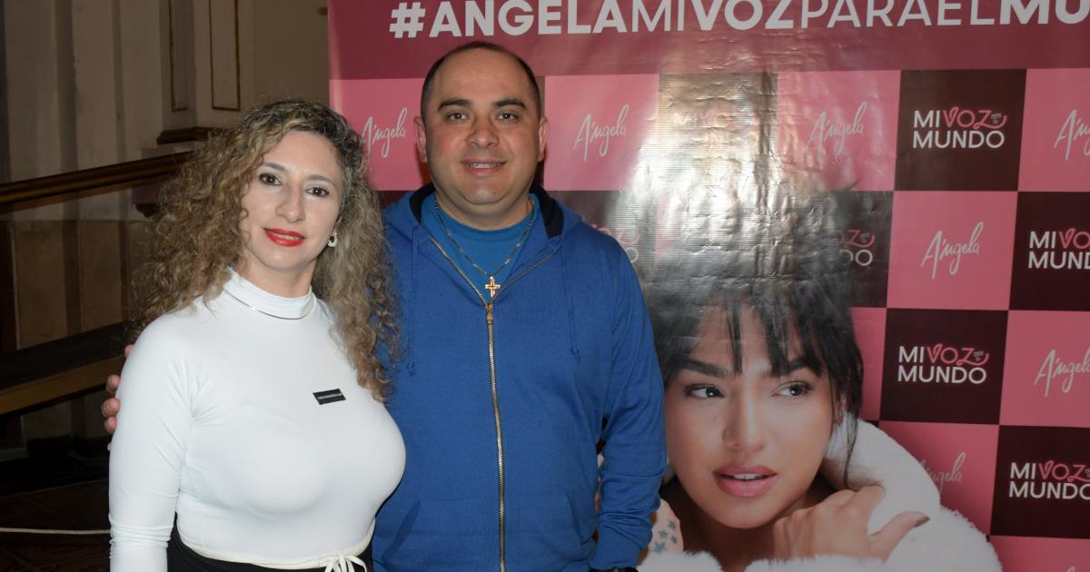 AacuteNGELA LEIVA DELEITOacute A LOS SANTIAGUENtildeOS