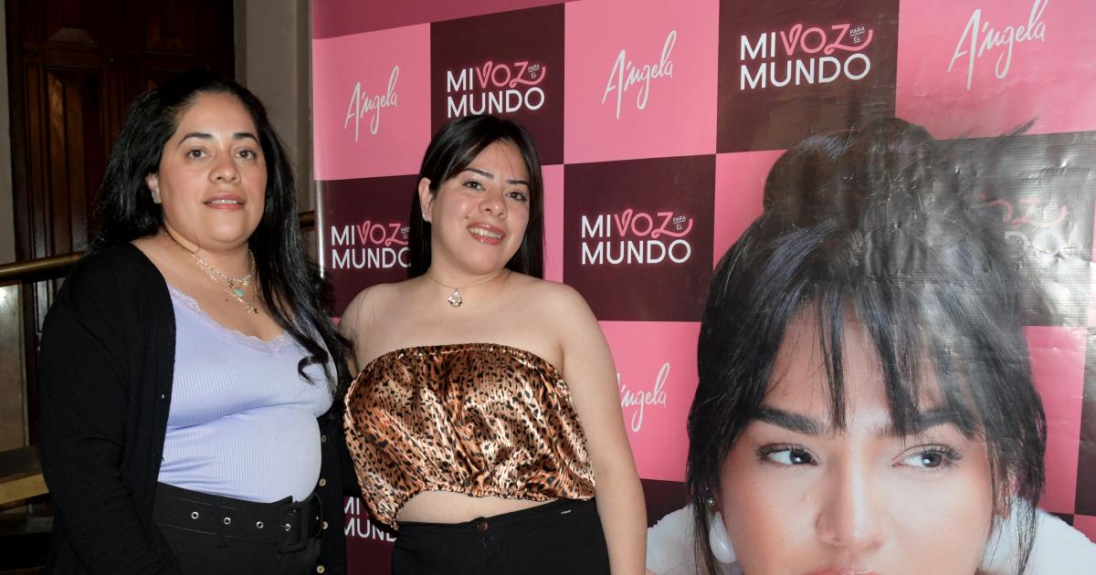 AacuteNGELA LEIVA DELEITOacute A LOS SANTIAGUENtildeOS