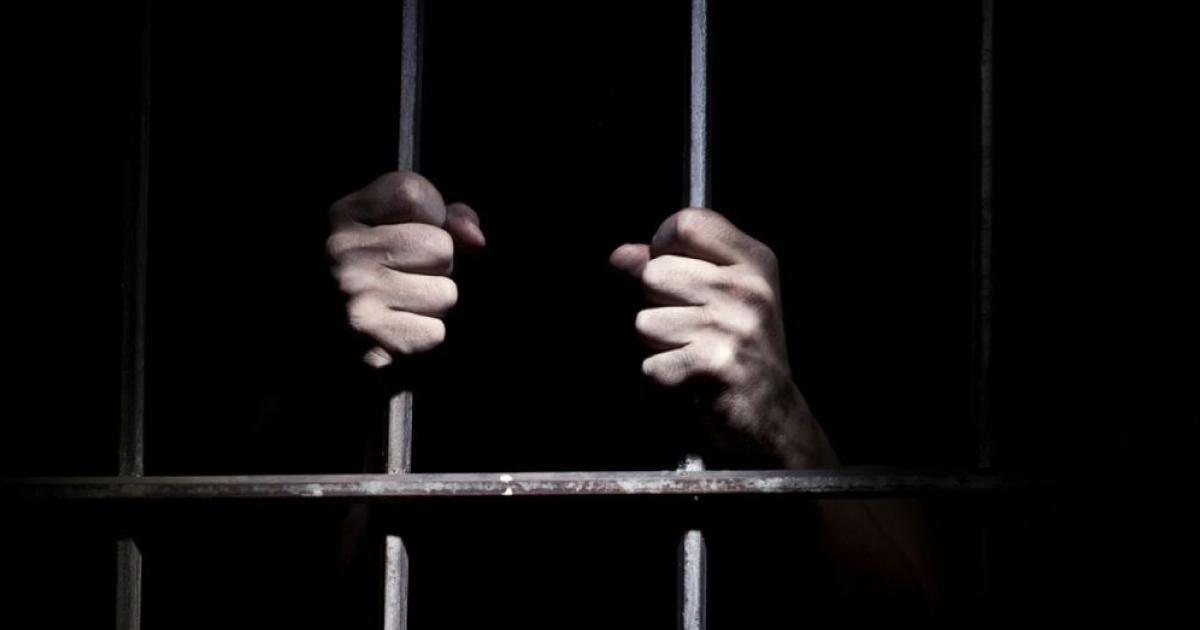 Prorrogan la detencioacuten de un joven que golpeoacute a su abuela y amenazoacute de muerte a su madre