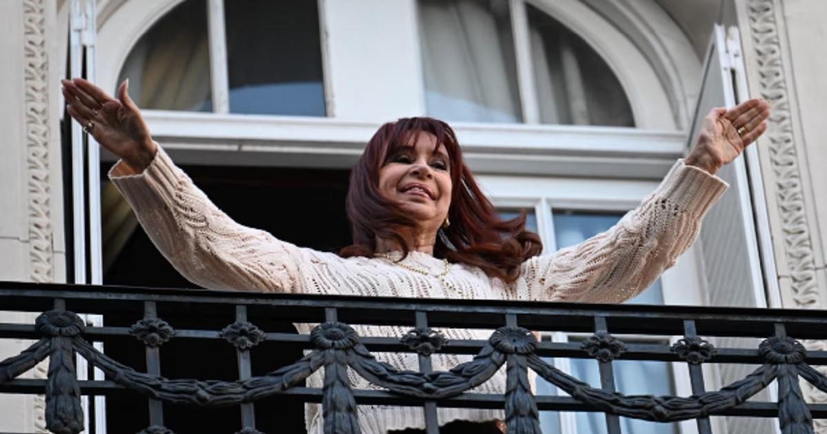 Cristina Kirchner pidioacute suspender la ejecucioacuten de bienes en la causa Vialidad