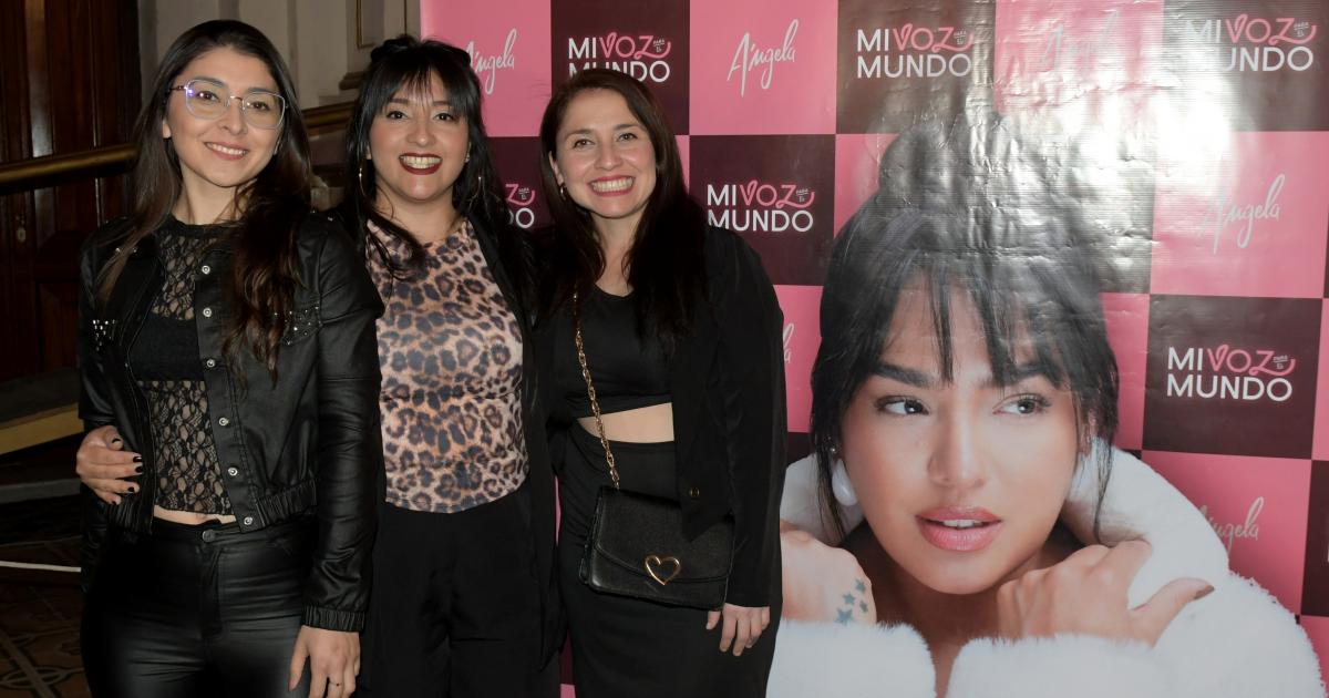 AacuteNGELA LEIVA DELEITOacute A LOS SANTIAGUENtildeOS