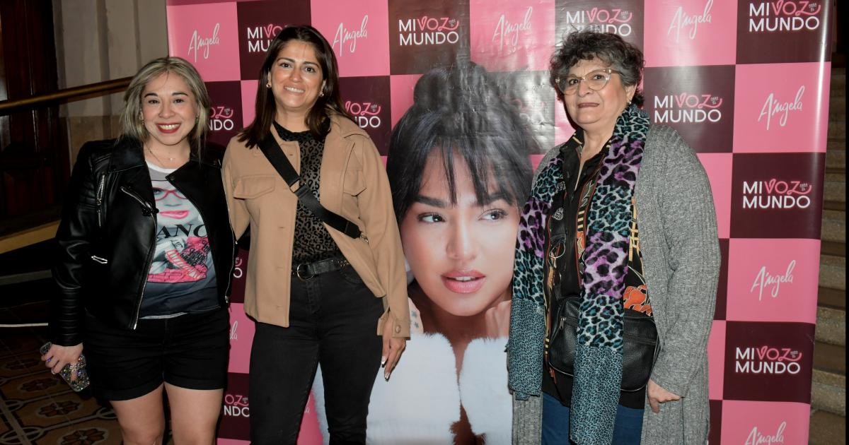 AacuteNGELA LEIVA DELEITOacute A LOS SANTIAGUENtildeOS