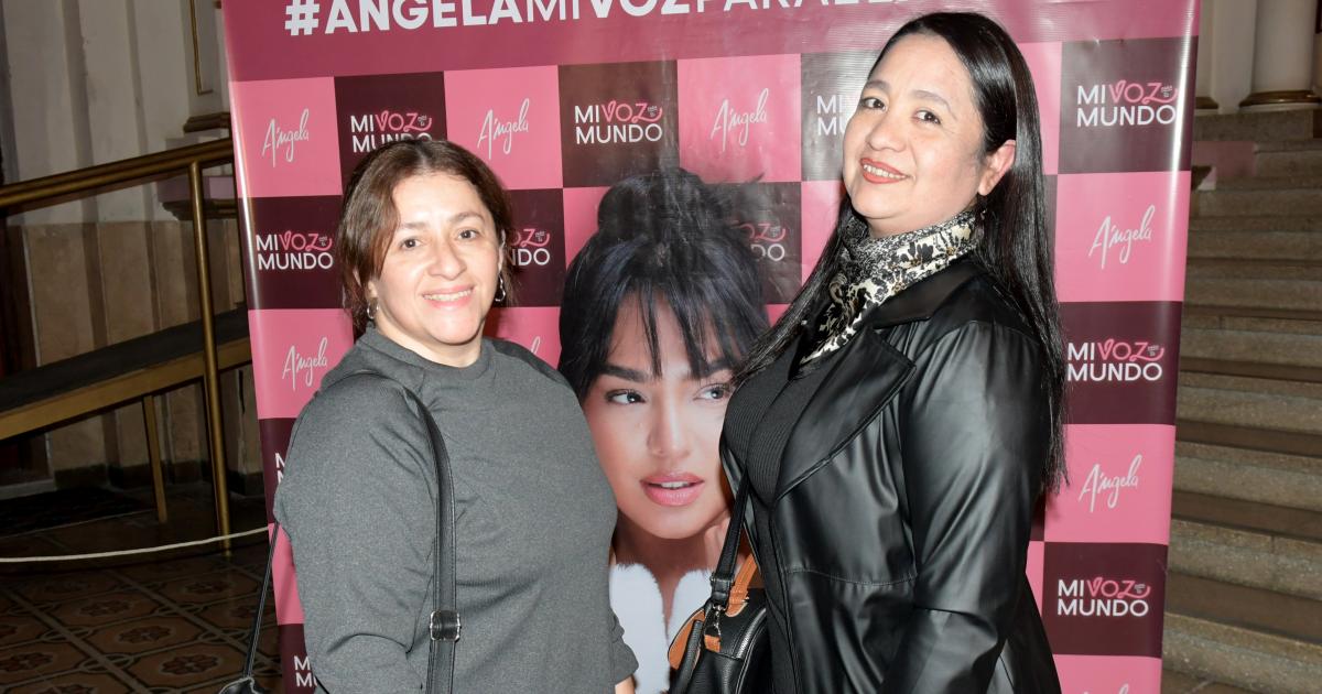 AacuteNGELA LEIVA DELEITOacute A LOS SANTIAGUENtildeOS