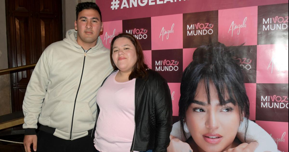 AacuteNGELA LEIVA DELEITOacute A LOS SANTIAGUENtildeOS