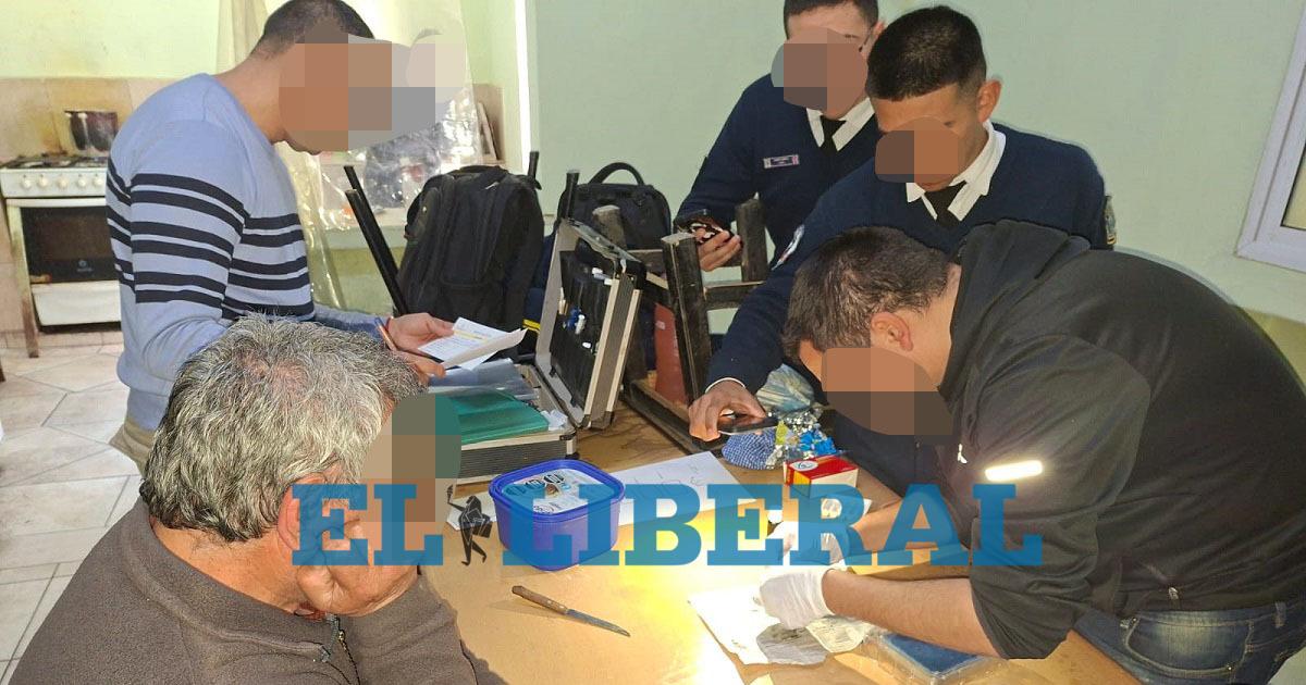 Llevaba comida a su hijo detenido y escondiacutea droga en el borde de un tupper- fue descubierto