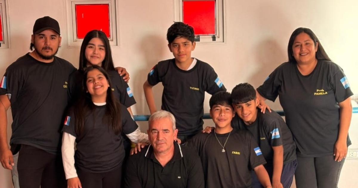 Jóvenes bailarines de Bandera recibieron un reconocimiento tras competir en Córdoba