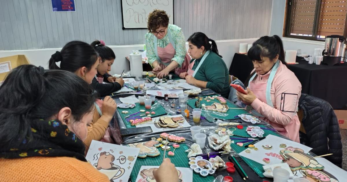 Se desarrolló un taller sobre Cookies pintadas en la ciudad Capital