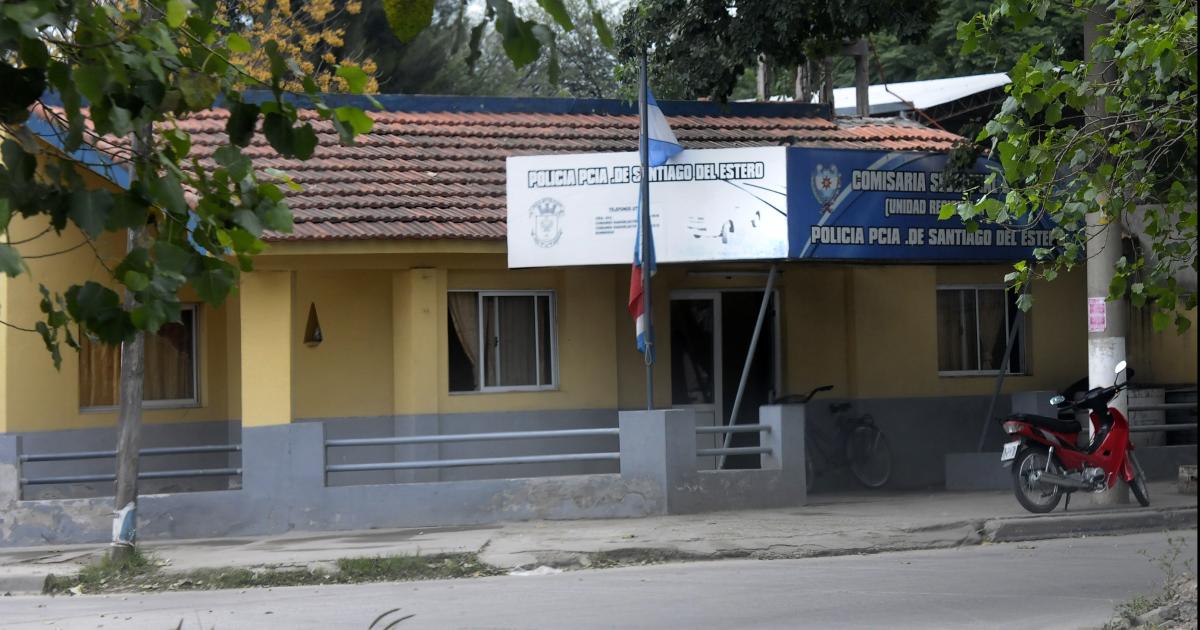 Nintildea dijo que el novio de su madre le sacoacute fotos le dio regalos e invitoacute a salir