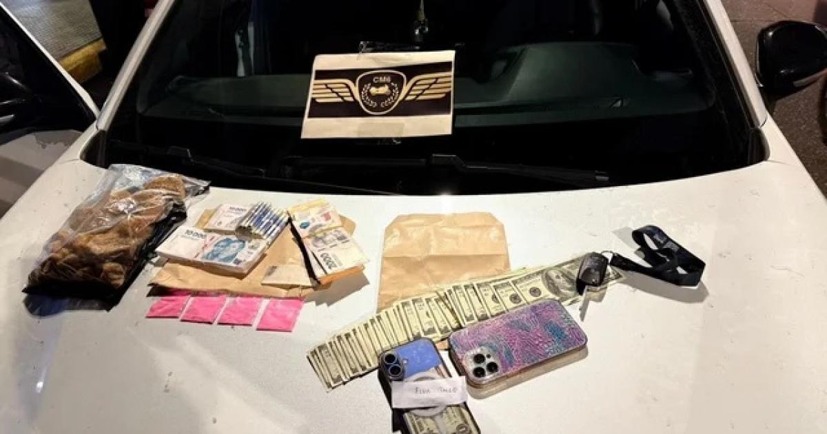 Detienen a una pareja con drogas y dinero tras intentar sobornar a la Policía