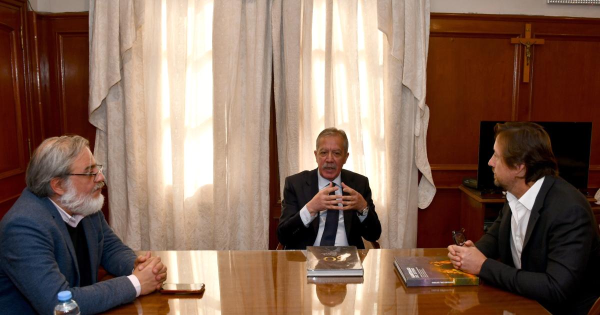 El jefe de Gabinete recibió al presidente de la Fundación El Libro