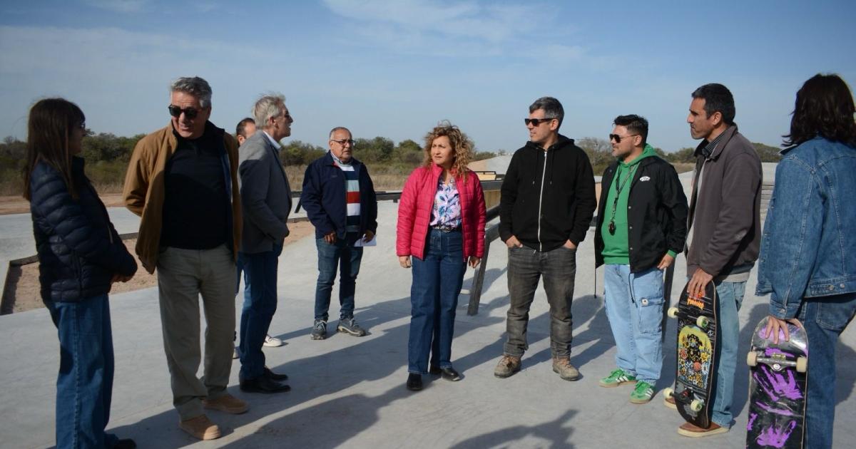 Fuentes supervisó la obra del playón deportivo de la costanera Sur que incluye un skatepark