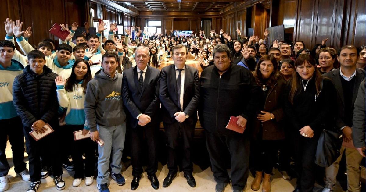 El gobernador y el jefe de Gabinete dieron la bienvenida a alumnos y agradecieron especialmente a los docentes por el esfuerzo de acompañarlos en esta experiencia