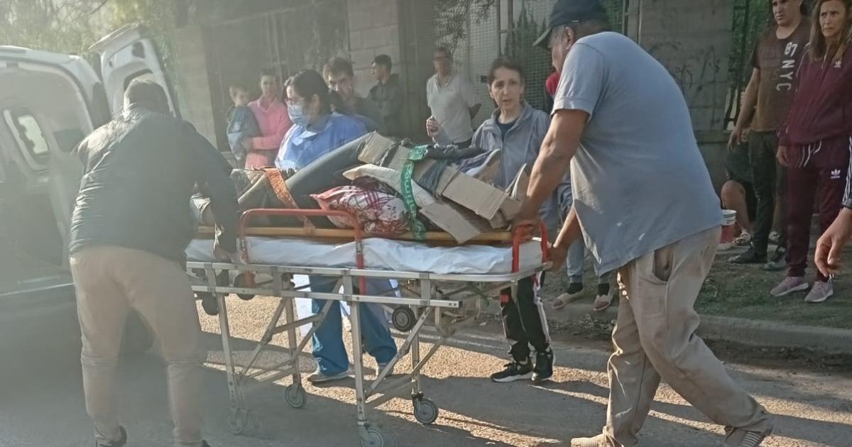 Un accidente de trnsito deja a una motociclista con fractura y a un joven lesionado