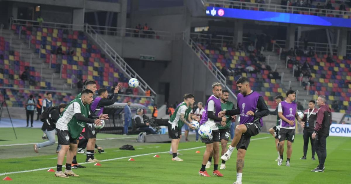 Central Coacuterdoba sacoacute ventaja en el partido de Ida ante Lanuacutes en el Uacutenico