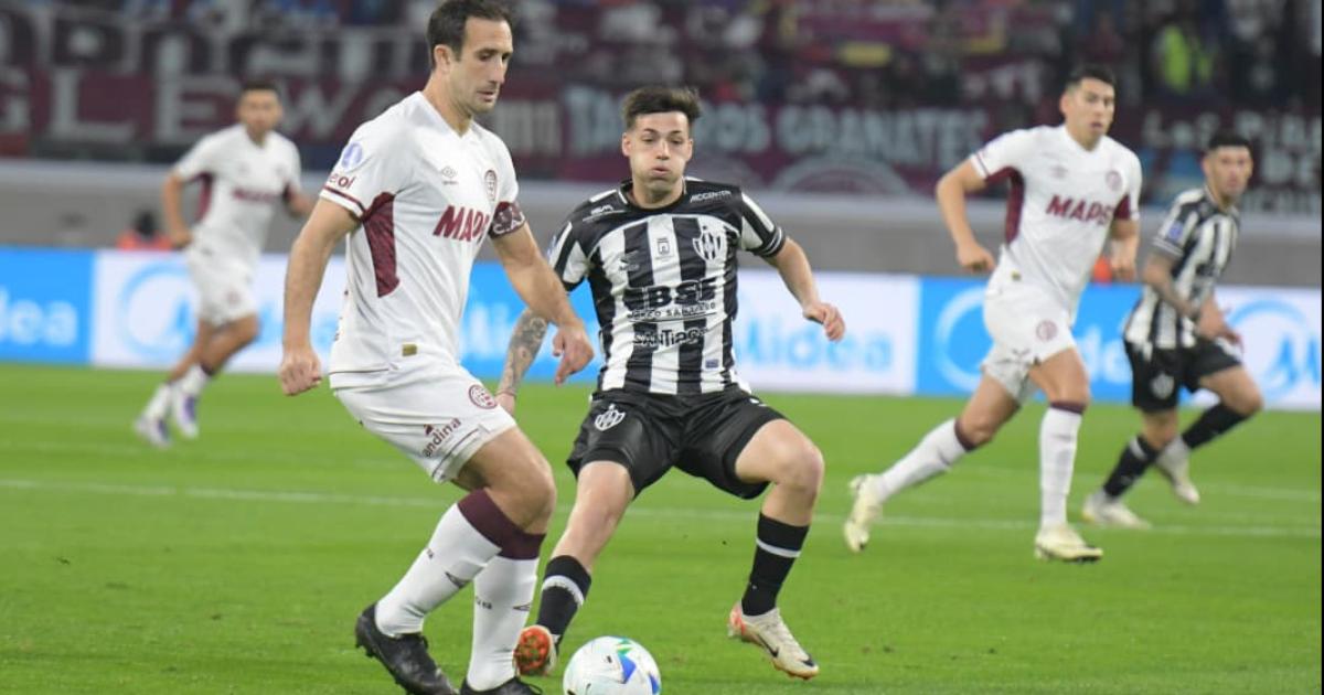 Central Coacuterdoba sacoacute ventaja en el partido de Ida ante Lanuacutes en el Uacutenico