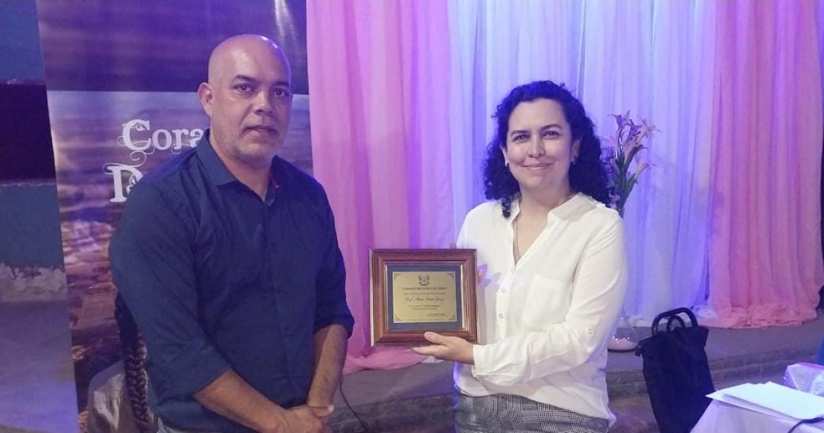 Presentan en Choya el libro Corazoacuten desierto de Mariacutea Teresa Goacutemez