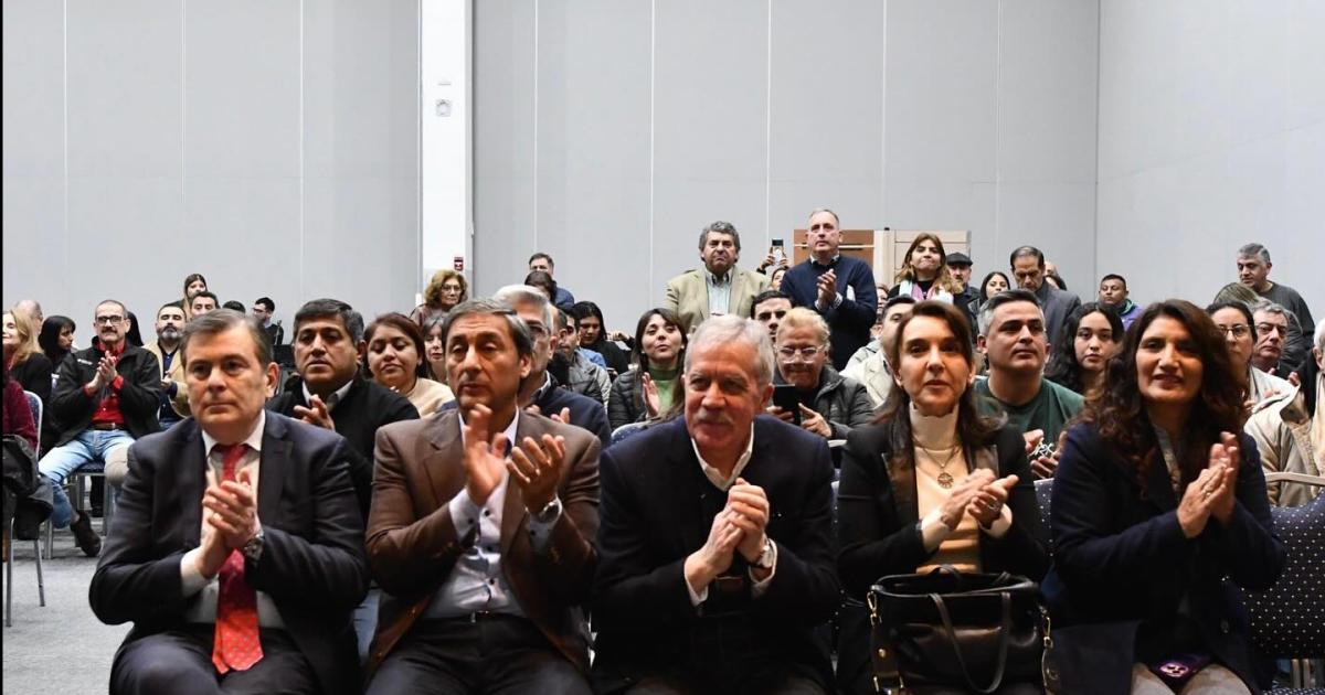 Presentaron el libro Almas Quemadas en el Foacuterum