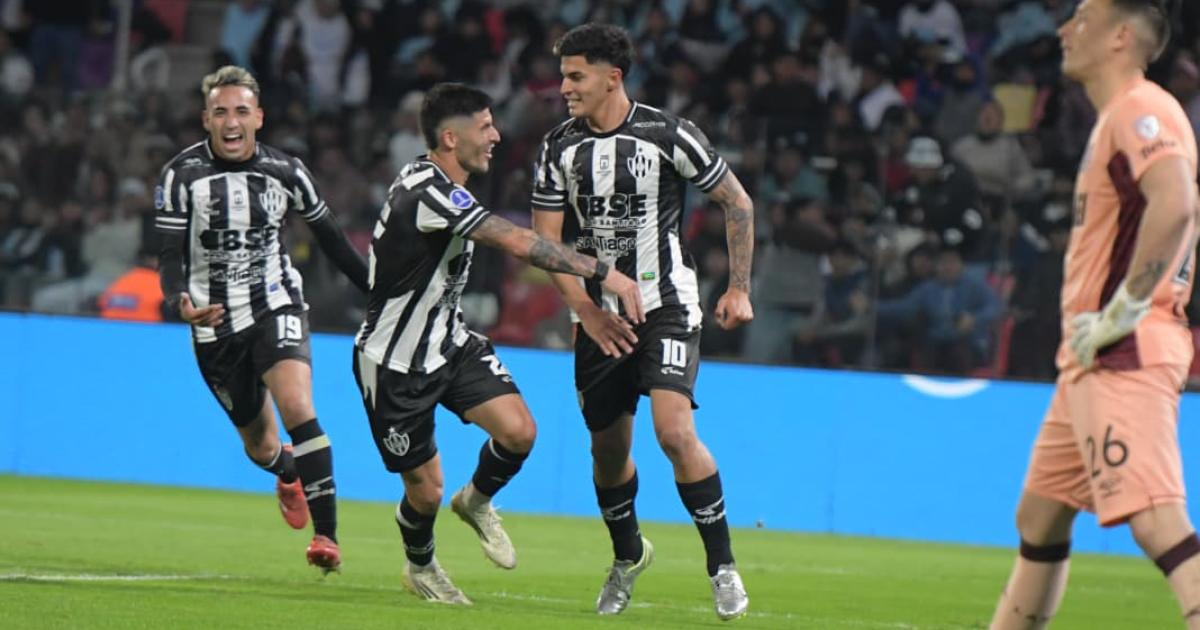 Central consiguioacute un trabajado triunfo y va con ventaja a la revancha ante Lanuacutes