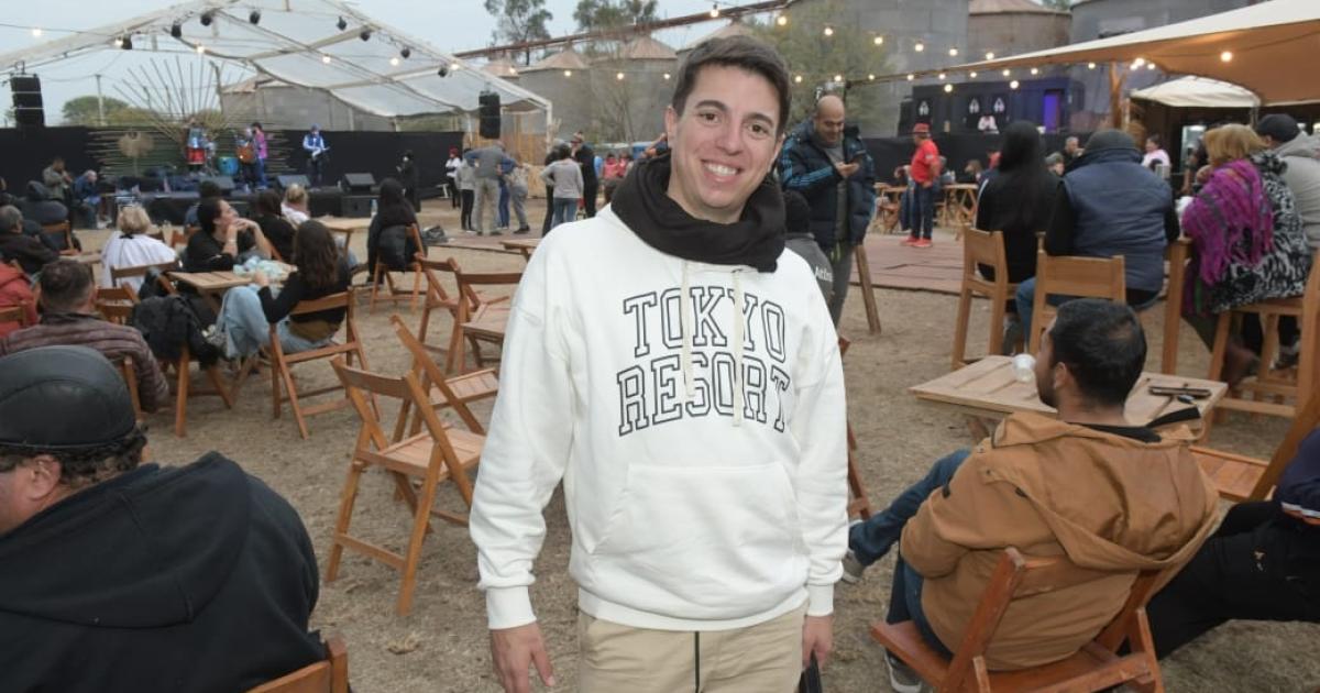 EL ARTISTA ORIUNDO DE TRES LOMAS SE PRESENTA HOY EN LA PEÑA DE DEMI CARABAJAL