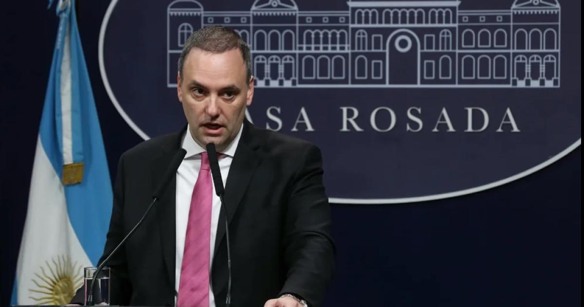 Adorni celebró el fallo sobre la entrega de acciones de YPF y criticó al kirchnerismo