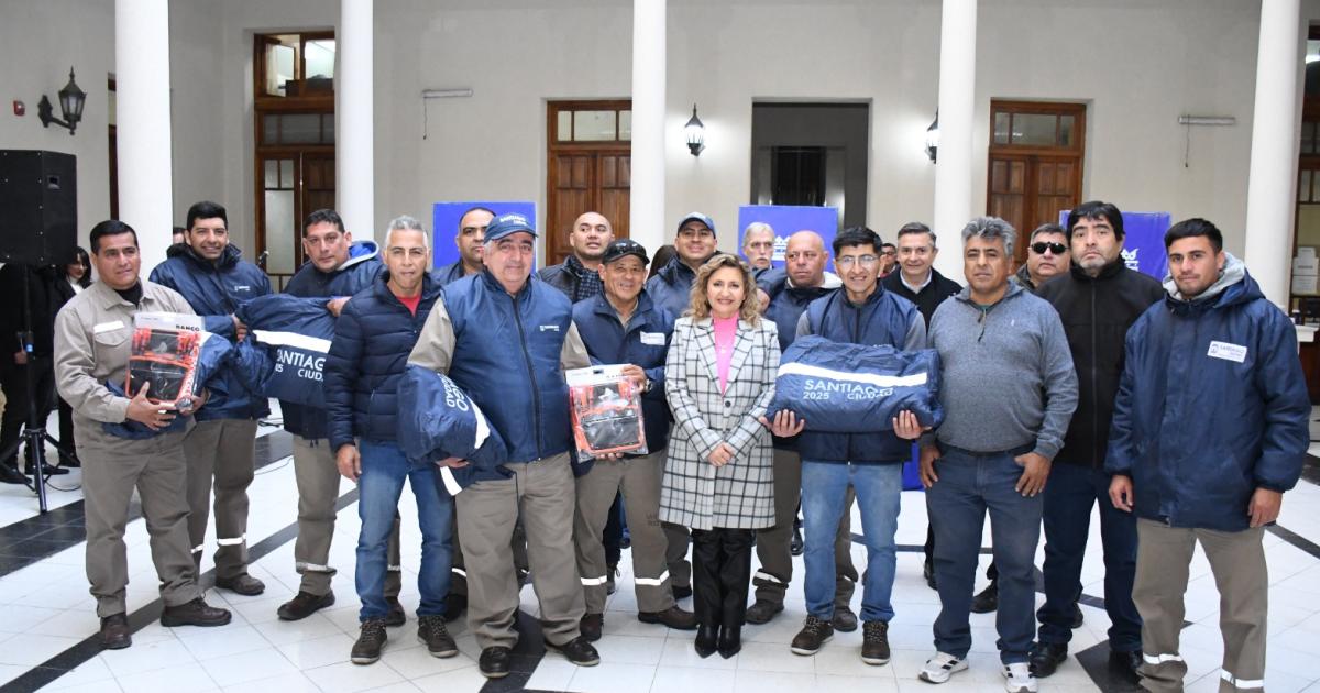 Fuentes otorgó herramientas e indumentaria de trabajo para la Dirección de Electricidad