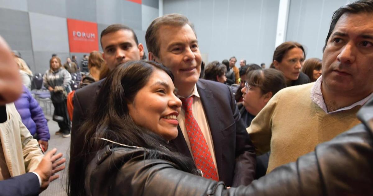 Presentaron el libro Almas Quemadas en el Foacuterum