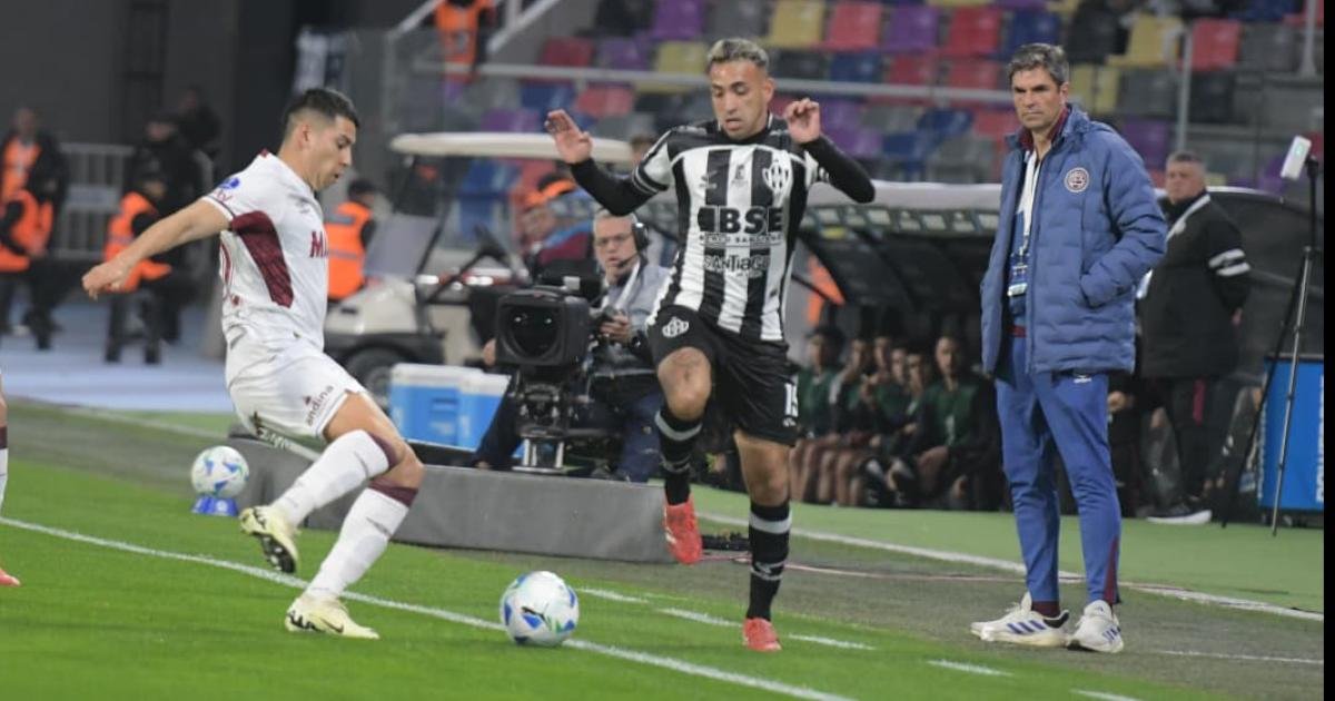 Central consiguioacute un trabajado triunfo y va con ventaja a la revancha ante Lanuacutes