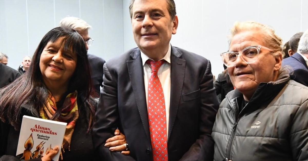 Presentaron el libro Almas Quemadas en el Foacuterum