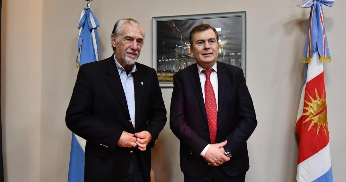 Presentaron el libro Almas Quemadas en el Foacuterum