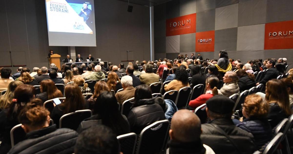 Presentaron el libro Almas Quemadas en el Foacuterum