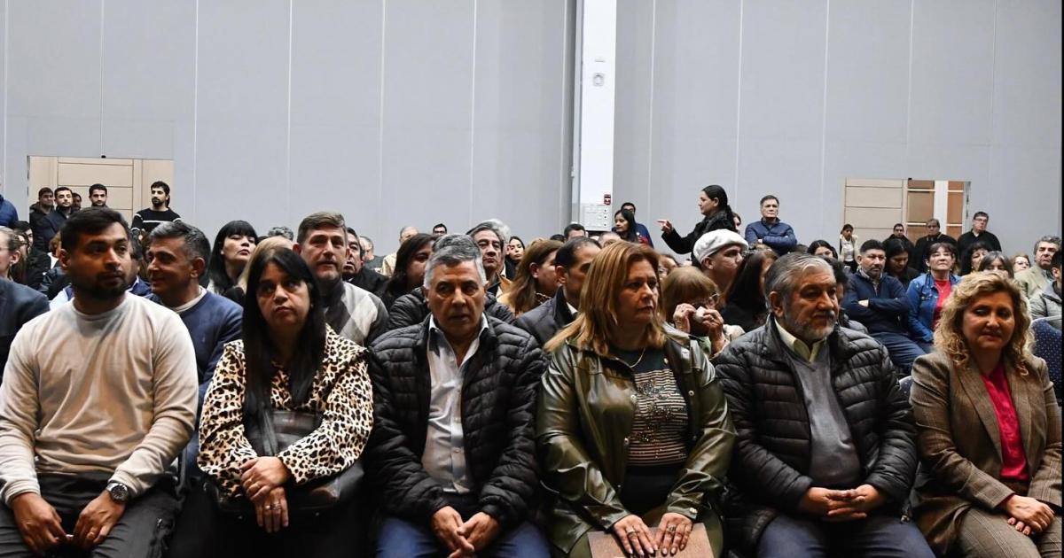 Presentaron el libro Almas Quemadas en el Foacuterum