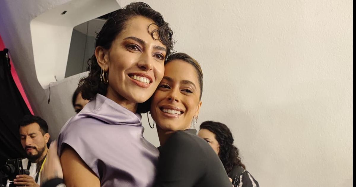 Tini se reencontró con su mam biológica en México